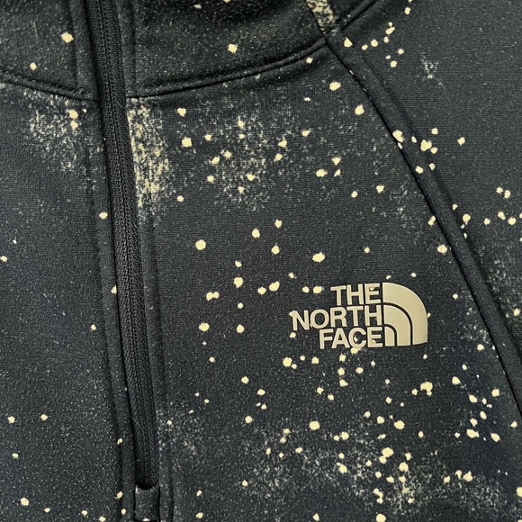 The North Face Quarter Zip Shirt - Picture 5 of 12